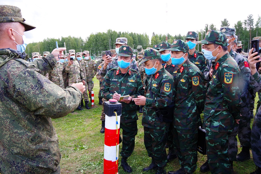 Đội tuyển hóa học nhanh chóng làm quen, nắm chắc điều kiện thi đấu chính thức